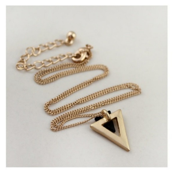 Dainty black and gold triangle necklace - Picture 2 of 5